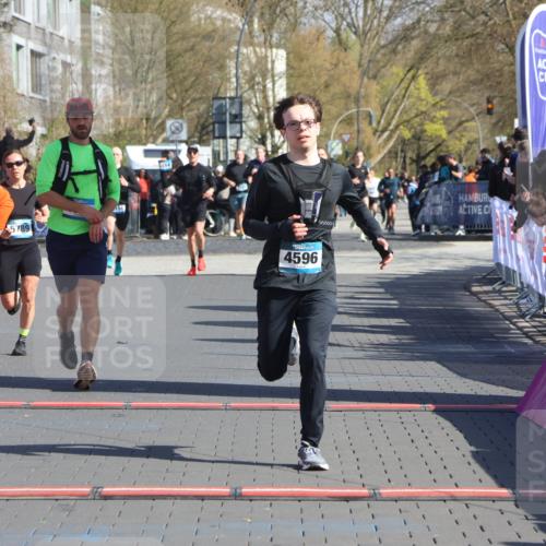 12.04.2026 - 45. Internationalen Wilhelmsburger Insellauf Strokosch-Dieckow http://msf.ph/oto/9462286 12.04.2026 10:52:25 Ziel 4414, 5671, 4596, 4024, 5789 meine-sportfotos.de