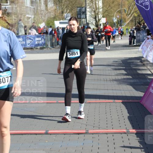 12.04.2026 - 45. Internationalen Wilhelmsburger Insellauf Strokosch-Dieckow http://msf.ph/oto/9462306 12.04.2026 11:10:34 Ziel 3077, 5651, 5851 meine-sportfotos.de