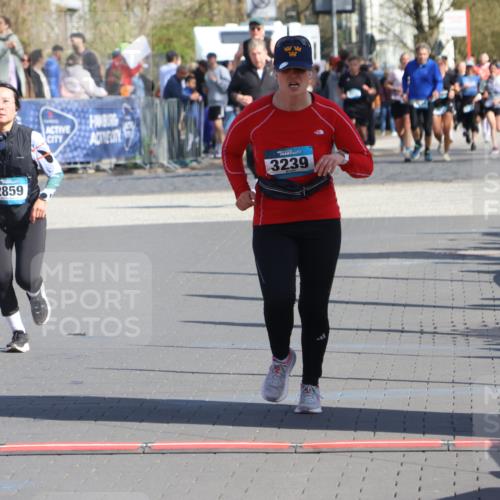 12.04.2026 - 45. Internationalen Wilhelmsburger Insellauf Strokosch-Dieckow http://msf.ph/oto/9462317 12.04.2026 11:10:43 Ziel 2336, 2528, 3239, 2859 meine-sportfotos.de