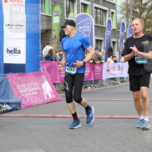 12.04.2026 - 45. Internationalen Wilhelmsburger Insellauf Strokosch-Dieckow http://msf.ph/oto/9462329 12.04.2026 13:17:49 Ziel 2571, 5001, 5532, 4392, 4642, 4957, 3900 meine-sportfotos.de