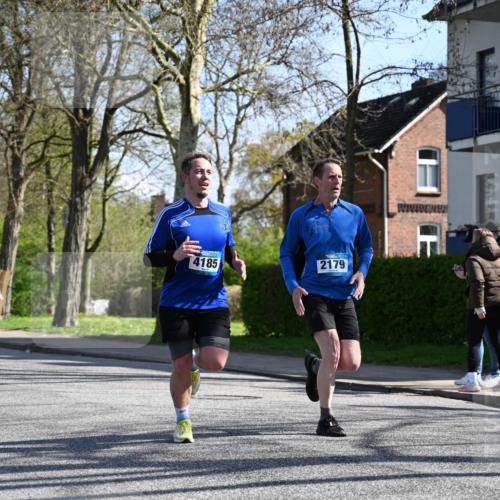 12.04.2026 - 45. Internationalen Wilhelmsburger Insellauf J. Mangold http://msf.ph/oto/9462330 12.04.2026 10:49:01 Ziel 3695, 5039, 2672, 4789, 4661, 5360, 5649, 2649, 2231, 3200, 4185, 2179, 3427, 2635, 2732, 2371, 3363, 2661, 4715, 4715, 2392, 3036, 2048, 3357 meine-sportfotos.de