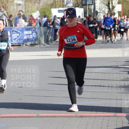 12.04.2026 - 45. Internationalen Wilhelmsburger Insellauf Strokosch-Dieckow http://msf.ph/oto/9462332 12.04.2026 11:10:43 Ziel 2336, 2528, 3239, 2859 meine-sportfotos.de