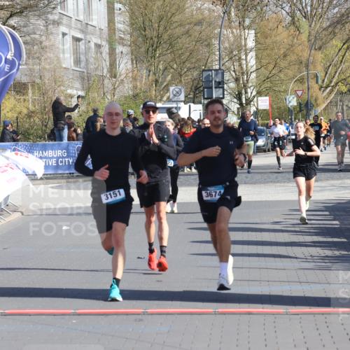 12.04.2026 - 45. Internationalen Wilhelmsburger Insellauf Strokosch-Dieckow http://msf.ph/oto/9462333 12.04.2026 10:52:30 Ziel 4596, 4024, 5789, 3151, 3674, 3184 meine-sportfotos.de