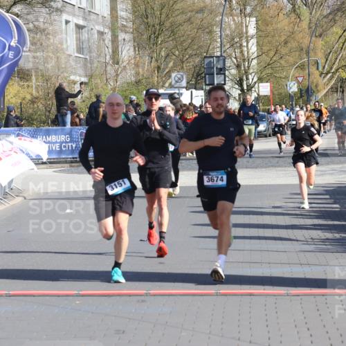 12.04.2026 - 45. Internationalen Wilhelmsburger Insellauf Strokosch-Dieckow http://msf.ph/oto/9462342 12.04.2026 10:52:30 Ziel 4596, 4024, 5789, 3151, 3674, 3184 meine-sportfotos.de