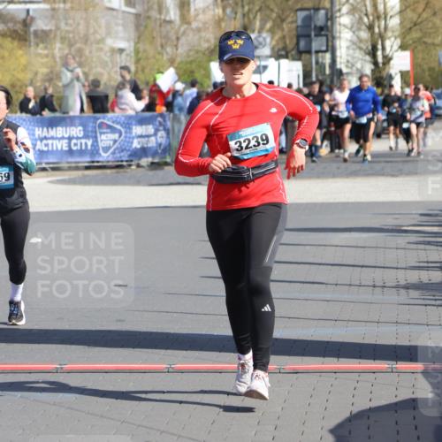 12.04.2026 - 45. Internationalen Wilhelmsburger Insellauf Strokosch-Dieckow http://msf.ph/oto/9462345 12.04.2026 11:10:45 Ziel 2528, 3239, 2859 meine-sportfotos.de