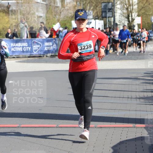12.04.2026 - 45. Internationalen Wilhelmsburger Insellauf Strokosch-Dieckow http://msf.ph/oto/9462350 12.04.2026 11:10:45 Ziel 2528, 3239, 2859 meine-sportfotos.de