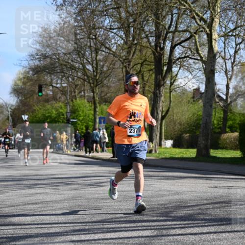 12.04.2026 - 45. Internationalen Wilhelmsburger Insellauf J. Mangold http://msf.ph/oto/9462364 12.04.2026 10:49:12 Ziel 4185, 2179, 3427, 2635, 2732, 2371, 3363, 2661, 4715, 2392, 3036, 2048, 3357, 2655, 5441, 3546, 2618, 2176, 2054 meine-sportfotos.de