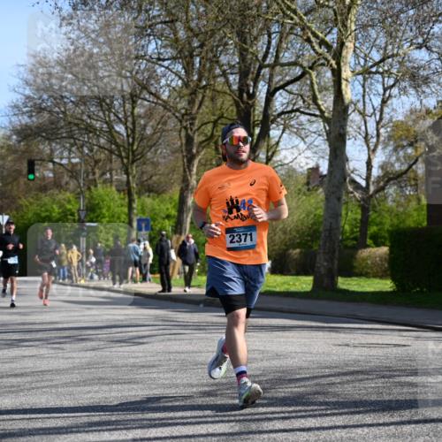 12.04.2026 - 45. Internationalen Wilhelmsburger Insellauf J. Mangold http://msf.ph/oto/9462372 12.04.2026 10:49:13 Ziel 3427, 2635, 2732, 2371, 3363, 2661, 4715, 4715, 2392, 3036, 2048, 3357, 2655, 5441, 3546, 2618, 2176, 2054 meine-sportfotos.de