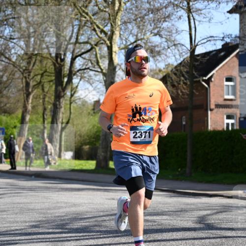 12.04.2026 - 45. Internationalen Wilhelmsburger Insellauf J. Mangold http://msf.ph/oto/9462384 12.04.2026 10:49:13 Ziel 3427, 2635, 2732, 2371, 3363, 2661, 4715, 4715, 2392, 3036, 2048, 3357, 2655, 5441, 3546, 2618, 2176, 2054 meine-sportfotos.de