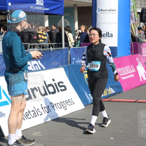 12.04.2026 - 45. Internationalen Wilhelmsburger Insellauf Strokosch-Dieckow http://msf.ph/oto/9462385 12.04.2026 11:10:49 Ziel 3239, 2859, 2811 meine-sportfotos.de