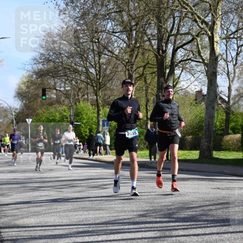 12.04.2026 - 45. Internationalen Wilhelmsburger Insellauf J. Mangold http://msf.ph/oto/9462389 12.04.2026 10:49:18 Ziel 3427, 2635, 2732, 2371, 3363, 2661, 4715, 2392, 3036, 2048, 3357, 2655, 5441, 3546, 2618, 2176, 2054, 3329, 3459 meine-sportfotos.de