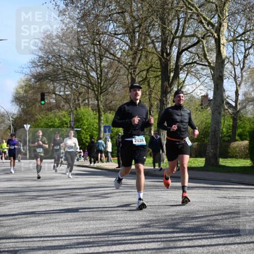 12.04.2026 - 45. Internationalen Wilhelmsburger Insellauf J. Mangold http://msf.ph/oto/9462390 12.04.2026 10:49:18 Ziel 3427, 2635, 2732, 2371, 3363, 2661, 4715, 2392, 3036, 2048, 3357, 2655, 5441, 3546, 2618, 2176, 2054, 3329, 3459 meine-sportfotos.de
