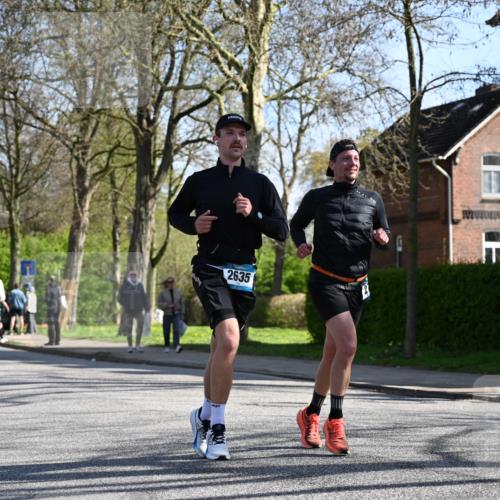12.04.2026 - 45. Internationalen Wilhelmsburger Insellauf J. Mangold http://msf.ph/oto/9462409 12.04.2026 10:49:19 Ziel 3427, 2635, 2732, 2371, 3363, 2661, 4715, 2392, 3036, 2048, 3357, 2655, 5441, 3546, 2618, 2176, 2054, 3329, 3459 meine-sportfotos.de