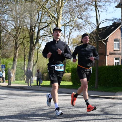 12.04.2026 - 45. Internationalen Wilhelmsburger Insellauf J. Mangold http://msf.ph/oto/9462410 12.04.2026 10:49:19 Ziel 3427, 2635, 2732, 2371, 3363, 2661, 4715, 2392, 3036, 2048, 3357, 2655, 5441, 3546, 2618, 2176, 2054, 3329, 3459 meine-sportfotos.de