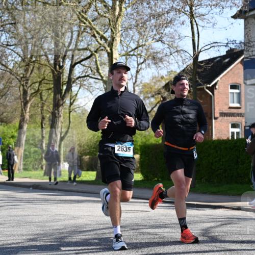 12.04.2026 - 45. Internationalen Wilhelmsburger Insellauf J. Mangold http://msf.ph/oto/9462411 12.04.2026 10:49:19 Ziel 3427, 2635, 2732, 2371, 3363, 2661, 4715, 2392, 3036, 2048, 3357, 2655, 5441, 3546, 2618, 2176, 2054, 3329, 3459 meine-sportfotos.de