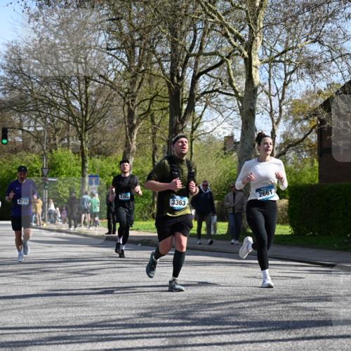 12.04.2026 - 45. Internationalen Wilhelmsburger Insellauf J. Mangold http://msf.ph/oto/9462420 12.04.2026 10:49:22 Ziel 3427, 2635, 2732, 2371, 3363, 2661, 4715, 2392, 3036, 2048, 3357, 3357, 2655, 5441, 3546, 2618, 2176, 2054, 3329, 3459, 4855 meine-sportfotos.de
