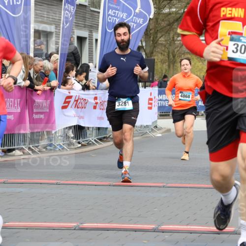 12.04.2026 - 45. Internationalen Wilhelmsburger Insellauf Strokosch-Dieckow http://msf.ph/oto/9462439 12.04.2026 13:17:39 Ziel 2670, 3061, 3281, 4315, 4867, 4868, 4130 meine-sportfotos.de