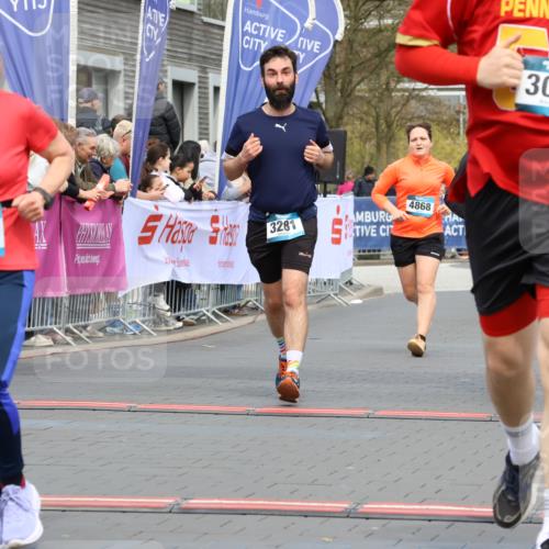 12.04.2026 - 45. Internationalen Wilhelmsburger Insellauf Strokosch-Dieckow http://msf.ph/oto/9462447 12.04.2026 13:17:39 Ziel 2670, 3061, 3281, 4315, 4867, 4868, 4130 meine-sportfotos.de