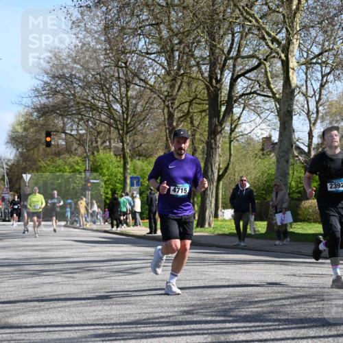 12.04.2026 - 45. Internationalen Wilhelmsburger Insellauf J. Mangold http://msf.ph/oto/9462449 12.04.2026 10:49:25 Ziel 2732, 2371, 3363, 2661, 4715, 2392, 3036, 2048, 3357, 2655, 5441, 3546, 2618, 2176, 2054, 3329, 3459, 4855, 4929 meine-sportfotos.de