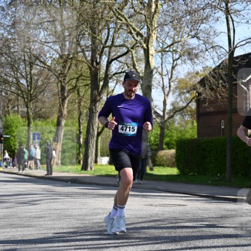 12.04.2026 - 45. Internationalen Wilhelmsburger Insellauf J. Mangold http://msf.ph/oto/9462464 12.04.2026 10:49:26 Ziel 3363, 2661, 4715, 2392, 3036, 2048, 3357, 2655, 5441, 3546, 2618, 2176, 2054, 3329, 3459, 3329, 3459, 4855, 4929 meine-sportfotos.de