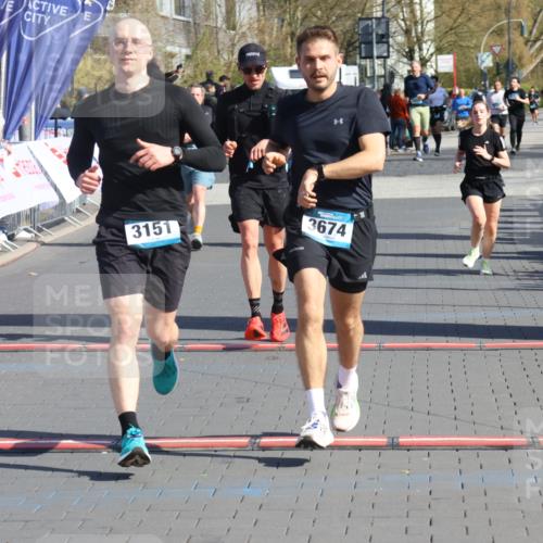 12.04.2026 - 45. Internationalen Wilhelmsburger Insellauf Strokosch-Dieckow http://msf.ph/oto/9462467 12.04.2026 10:52:32 Ziel 5789, 3151, 3674, 3184, 3366, 3923 meine-sportfotos.de