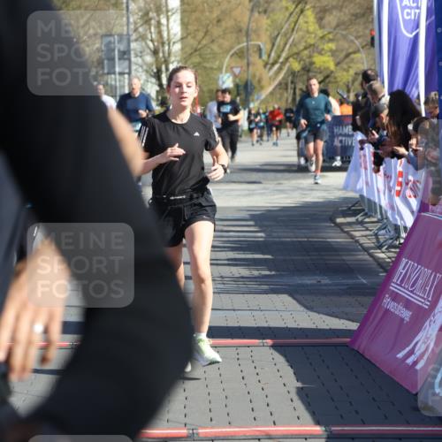 12.04.2026 - 45. Internationalen Wilhelmsburger Insellauf Strokosch-Dieckow http://msf.ph/oto/9462476 12.04.2026 10:52:34 Ziel 3151, 3674, 3184, 3366, 3923, 3887, 3102 meine-sportfotos.de
