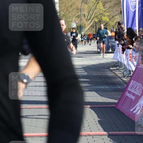 12.04.2026 - 45. Internationalen Wilhelmsburger Insellauf Strokosch-Dieckow http://msf.ph/oto/9462481 12.04.2026 10:52:34 Ziel 3151, 3674, 3184, 3366, 3923, 3887, 3102 meine-sportfotos.de