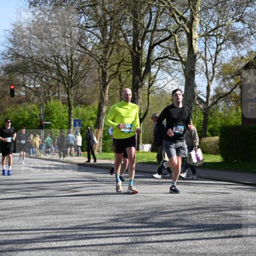 12.04.2026 - 45. Internationalen Wilhelmsburger Insellauf J. Mangold http://msf.ph/oto/9462485 12.04.2026 10:49:32 Ziel 3363, 2661, 4715, 2392, 3036, 2048, 3357, 2655, 5441, 3546, 2618, 2176, 2054, 3329, 3459, 4855, 4929, 4634 meine-sportfotos.de