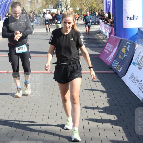 12.04.2026 - 45. Internationalen Wilhelmsburger Insellauf Strokosch-Dieckow http://msf.ph/oto/9462510 12.04.2026 10:52:39 Ziel 3366, 3923, 3887, 3102 meine-sportfotos.de