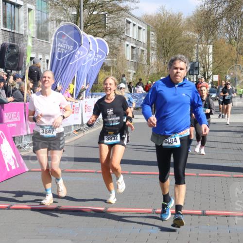 12.04.2026 - 45. Internationalen Wilhelmsburger Insellauf Strokosch-Dieckow http://msf.ph/oto/9462524 12.04.2026 11:10:59 Ziel 2346, 3884, 3847, 3832, 2199, 3715, 2585, 4334 meine-sportfotos.de