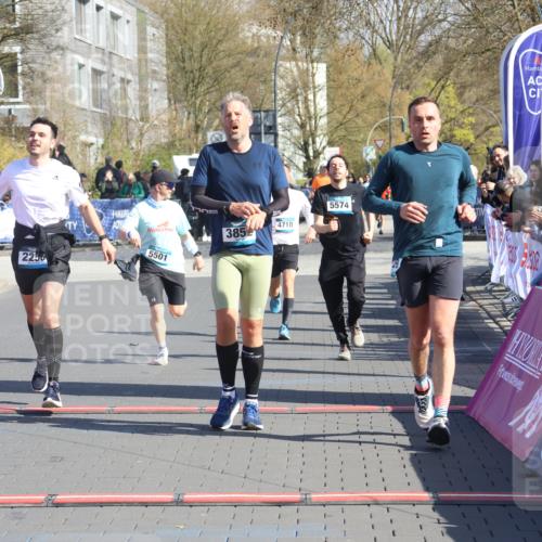 12.04.2026 - 45. Internationalen Wilhelmsburger Insellauf Strokosch-Dieckow http://msf.ph/oto/9462533 12.04.2026 10:52:44 Ziel 3852, 2239, 2256, 2255, 5501, 5574, 4710 meine-sportfotos.de