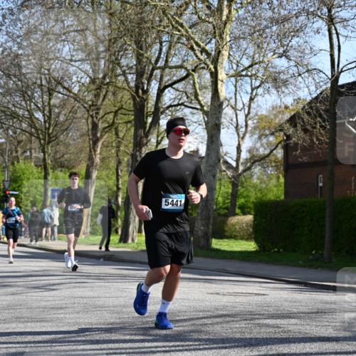 12.04.2026 - 45. Internationalen Wilhelmsburger Insellauf J. Mangold http://msf.ph/oto/9462536 12.04.2026 10:49:37 Ziel 4715, 2392, 3036, 2048, 3357, 2655, 5441, 3546, 2618, 2176, 2054, 3329, 3459, 4855, 4929, 4929, 4634, 3186, 3326, 3556, 3228, 5041, 5033, 4435 meine-sportfotos.de