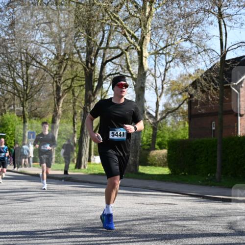 12.04.2026 - 45. Internationalen Wilhelmsburger Insellauf J. Mangold http://msf.ph/oto/9462539 12.04.2026 10:49:37 Ziel 4715, 2392, 3036, 2048, 3357, 2655, 5441, 3546, 2618, 2176, 2054, 3329, 3459, 4855, 4929, 4929, 4634, 3186, 3326, 3556, 3228, 5041, 5033, 4435 meine-sportfotos.de