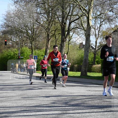 12.04.2026 - 45. Internationalen Wilhelmsburger Insellauf J. Mangold http://msf.ph/oto/9462544 12.04.2026 10:49:40 Ziel 3036, 2048, 3357, 2655, 5441, 3546, 2618, 2176, 2054, 3329, 3459, 4855, 4929, 4634, 3186, 3326, 3556, 3228, 5041, 5033, 4435, 2720, 3234 meine-sportfotos.de