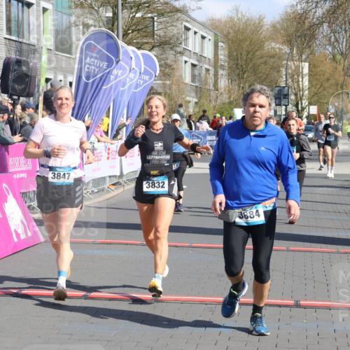 12.04.2026 - 45. Internationalen Wilhelmsburger Insellauf Strokosch-Dieckow http://msf.ph/oto/9462549 12.04.2026 11:10:59 Ziel 2346, 3884, 3847, 3832, 2199, 3715, 2585, 4334 meine-sportfotos.de