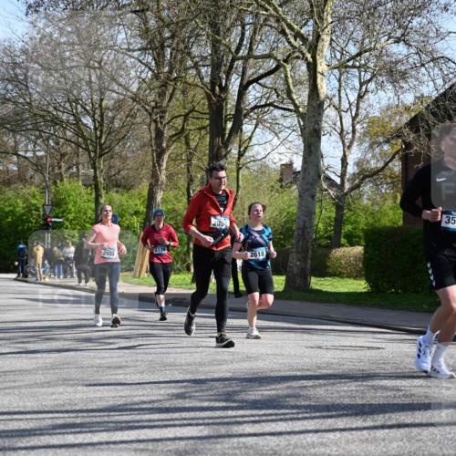 12.04.2026 - 45. Internationalen Wilhelmsburger Insellauf J. Mangold http://msf.ph/oto/9462551 12.04.2026 10:49:41 Ziel 3036, 2048, 3357, 2655, 5441, 3546, 2618, 2176, 2054, 3329, 3459, 4855, 4929, 4634, 3186, 3326, 3556, 3228, 5041, 5033, 4435, 2720, 3234, 3855 meine-sportfotos.de