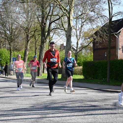 12.04.2026 - 45. Internationalen Wilhelmsburger Insellauf J. Mangold http://msf.ph/oto/9462560 12.04.2026 10:49:41 Ziel 3036, 2048, 3357, 2655, 5441, 3546, 2618, 2176, 2054, 3329, 3459, 4855, 4929, 4634, 3186, 3326, 3556, 3228, 5041, 5033, 4435, 2720, 3234, 3855 meine-sportfotos.de