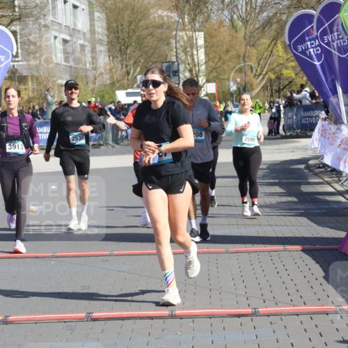 12.04.2026 - 45. Internationalen Wilhelmsburger Insellauf Strokosch-Dieckow http://msf.ph/oto/9462573 12.04.2026 11:11:07 Ziel 2585, 4334, 3507, 3913, 2208, 2539, 2513, 2590, 2576 meine-sportfotos.de