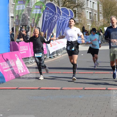 12.04.2026 - 45. Internationalen Wilhelmsburger Insellauf Strokosch-Dieckow http://msf.ph/oto/9462575 12.04.2026 10:52:44 Ziel 3852, 2239, 2256, 2255, 5501, 5574, 4710 meine-sportfotos.de