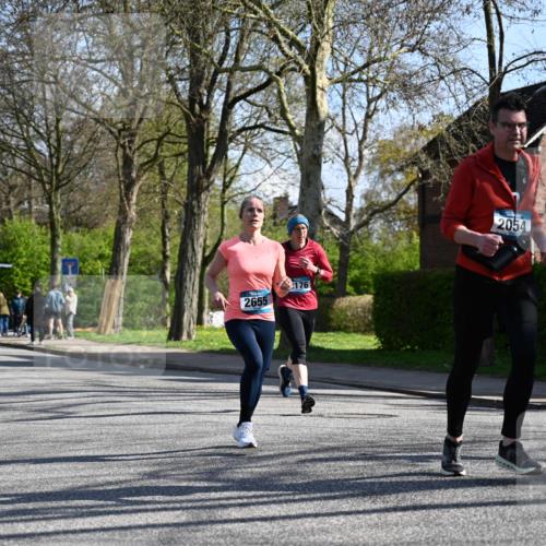 12.04.2026 - 45. Internationalen Wilhelmsburger Insellauf J. Mangold http://msf.ph/oto/9462581 12.04.2026 10:49:43 Ziel 3036, 2048, 3357, 2655, 5441, 3546, 2618, 2176, 2054, 3329, 3459, 4855, 4929, 4634, 4634, 3186, 3326, 3556, 3228, 5041, 5033, 4435, 2720, 3234, 3855 meine-sportfotos.de