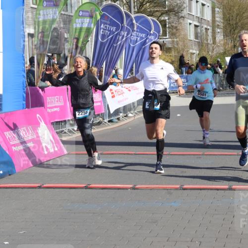 12.04.2026 - 45. Internationalen Wilhelmsburger Insellauf Strokosch-Dieckow http://msf.ph/oto/9462582 12.04.2026 10:52:44 Ziel 3852, 2239, 2256, 2255, 5501, 5574, 4710 meine-sportfotos.de
