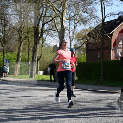 12.04.2026 - 45. Internationalen Wilhelmsburger Insellauf J. Mangold http://msf.ph/oto/9462590 12.04.2026 10:49:43 Ziel 3036, 2048, 3357, 2655, 5441, 3546, 2618, 2176, 2054, 3329, 3459, 4855, 4929, 4634, 4634, 3186, 3326, 3556, 3228, 5041, 5033, 4435, 2720, 3234, 3855 meine-sportfotos.de