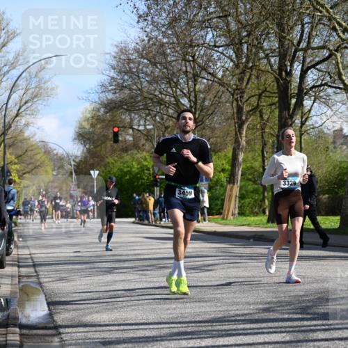 12.04.2026 - 45. Internationalen Wilhelmsburger Insellauf J. Mangold http://msf.ph/oto/9462597 12.04.2026 10:49:50 Ziel 2655, 5441, 3546, 2618, 2176, 2054, 3329, 3459, 4855, 4929, 4634, 3186, 3326, 3556, 3228, 5041, 5033, 4435, 2720, 2720, 3234, 3855, 2154, 3608 meine-sportfotos.de