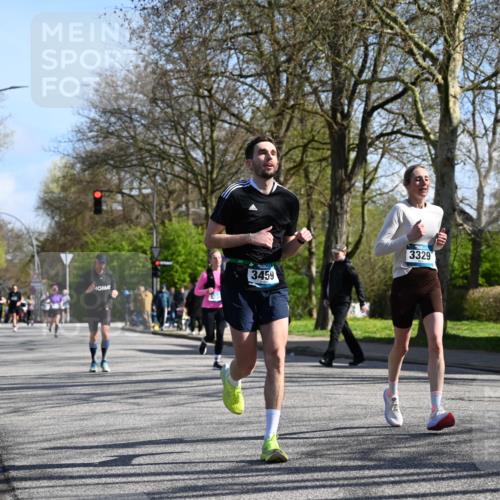 12.04.2026 - 45. Internationalen Wilhelmsburger Insellauf J. Mangold http://msf.ph/oto/9462602 12.04.2026 10:49:51 Ziel 2655, 5441, 3546, 2618, 2176, 2054, 3329, 3459, 4855, 4929, 4634, 3186, 3326, 3556, 3228, 5041, 5033, 4435, 2720, 3234, 3234, 3855, 2154, 3608 meine-sportfotos.de