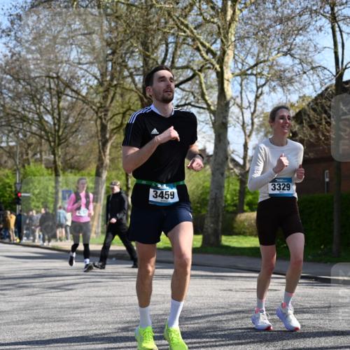12.04.2026 - 45. Internationalen Wilhelmsburger Insellauf J. Mangold http://msf.ph/oto/9462612 12.04.2026 10:49:52 Ziel 2655, 5441, 3546, 2618, 2176, 2054, 3329, 3459, 4855, 4929, 4634, 3186, 3326, 3556, 3228, 5041, 5033, 4435, 2720, 3234, 3855, 2154, 3608 meine-sportfotos.de