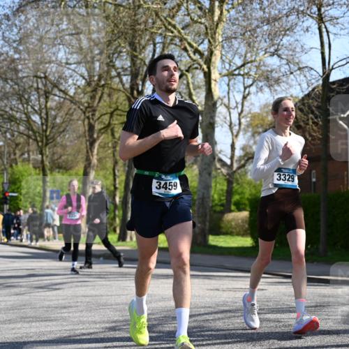 12.04.2026 - 45. Internationalen Wilhelmsburger Insellauf J. Mangold http://msf.ph/oto/9462614 12.04.2026 10:49:52 Ziel 2655, 5441, 3546, 2618, 2176, 2054, 3329, 3459, 4855, 4929, 4634, 3186, 3326, 3556, 3228, 5041, 5033, 4435, 2720, 3234, 3855, 2154, 3608 meine-sportfotos.de
