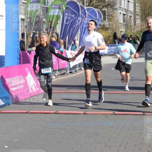 12.04.2026 - 45. Internationalen Wilhelmsburger Insellauf Strokosch-Dieckow http://msf.ph/oto/9462618 12.04.2026 10:52:45 Ziel 3852, 2239, 2256, 2255, 5501, 5574, 4710 meine-sportfotos.de