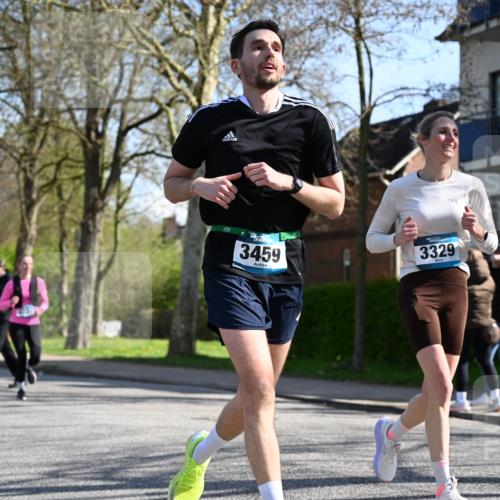 12.04.2026 - 45. Internationalen Wilhelmsburger Insellauf J. Mangold http://msf.ph/oto/9462621 12.04.2026 10:49:52 Ziel 2655, 5441, 3546, 2618, 2176, 2054, 3329, 3459, 4855, 4929, 4634, 3186, 3326, 3556, 3228, 5041, 5033, 4435, 2720, 3234, 3855, 2154, 3608 meine-sportfotos.de