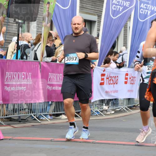 12.04.2026 - 45. Internationalen Wilhelmsburger Insellauf Strokosch-Dieckow http://msf.ph/oto/9462622 12.04.2026 13:17:28 Ziel 4752, 3886, 3097, 2942, 3575 meine-sportfotos.de