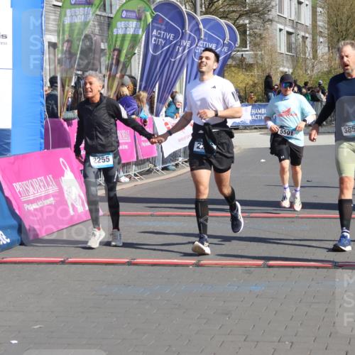 12.04.2026 - 45. Internationalen Wilhelmsburger Insellauf Strokosch-Dieckow http://msf.ph/oto/9462628 12.04.2026 10:52:45 Ziel 3852, 2239, 2256, 2255, 5501, 5574, 4710 meine-sportfotos.de